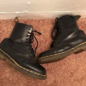 Classic Made in England Black Doc Martens 6